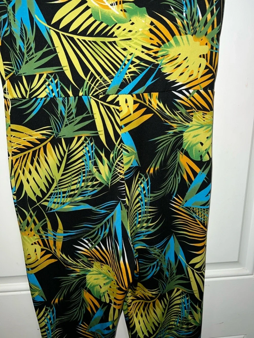 SHEIN Black Tropical Print Sleeveless Jumpsuit with Green & Teal Leaves - Picture 4 of 7